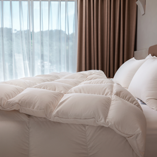 Overcloud® Premium White Down Comforter-80% DOWN