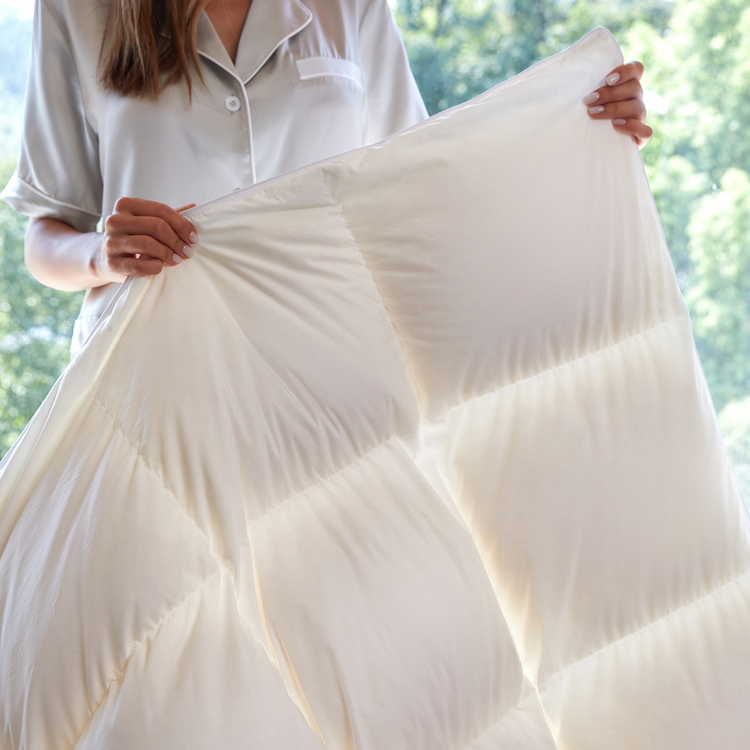 Overcloud® Premium White Down Comforter-80% DOWN